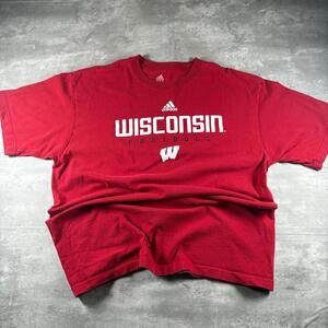 Y2K Wisconsin football t shirt